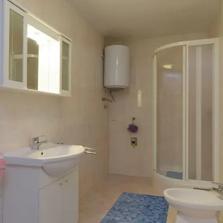 Mirjana - Centre Of 3*