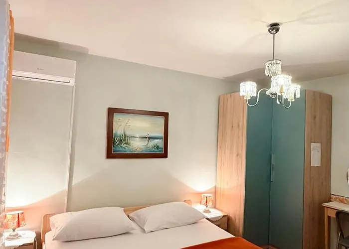 Mirjana - Centre Of Πανσιόν 3*