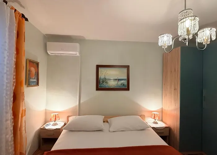 Πανσιόν Mirjana - Centre Of 3*