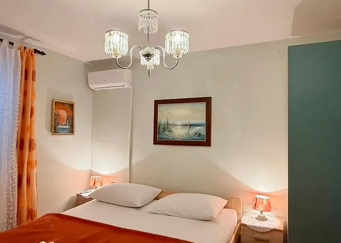 Mirjana - Centre Of Τρογκίρ