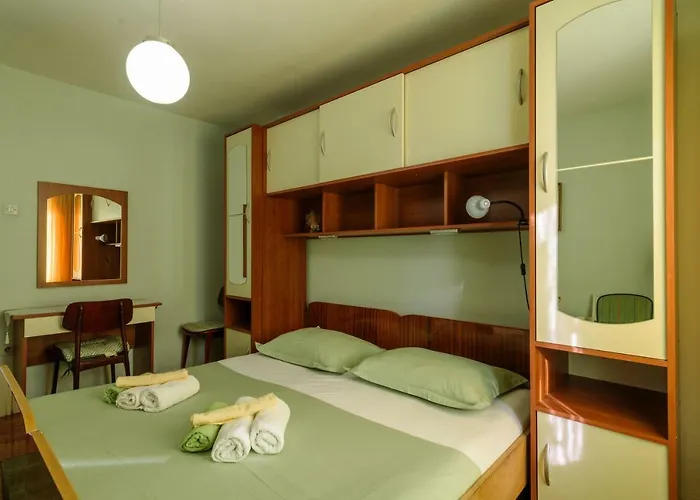 Mirjana - Centre Of 3*