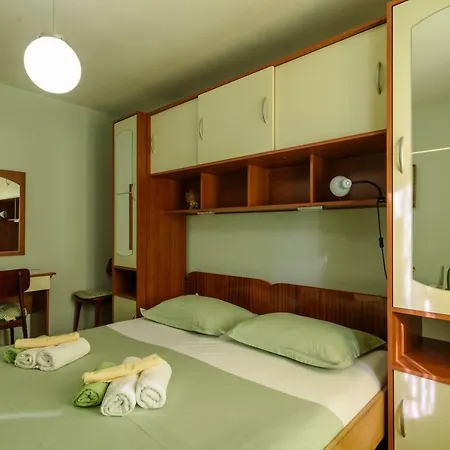 Mirjana - Centre Of 3*